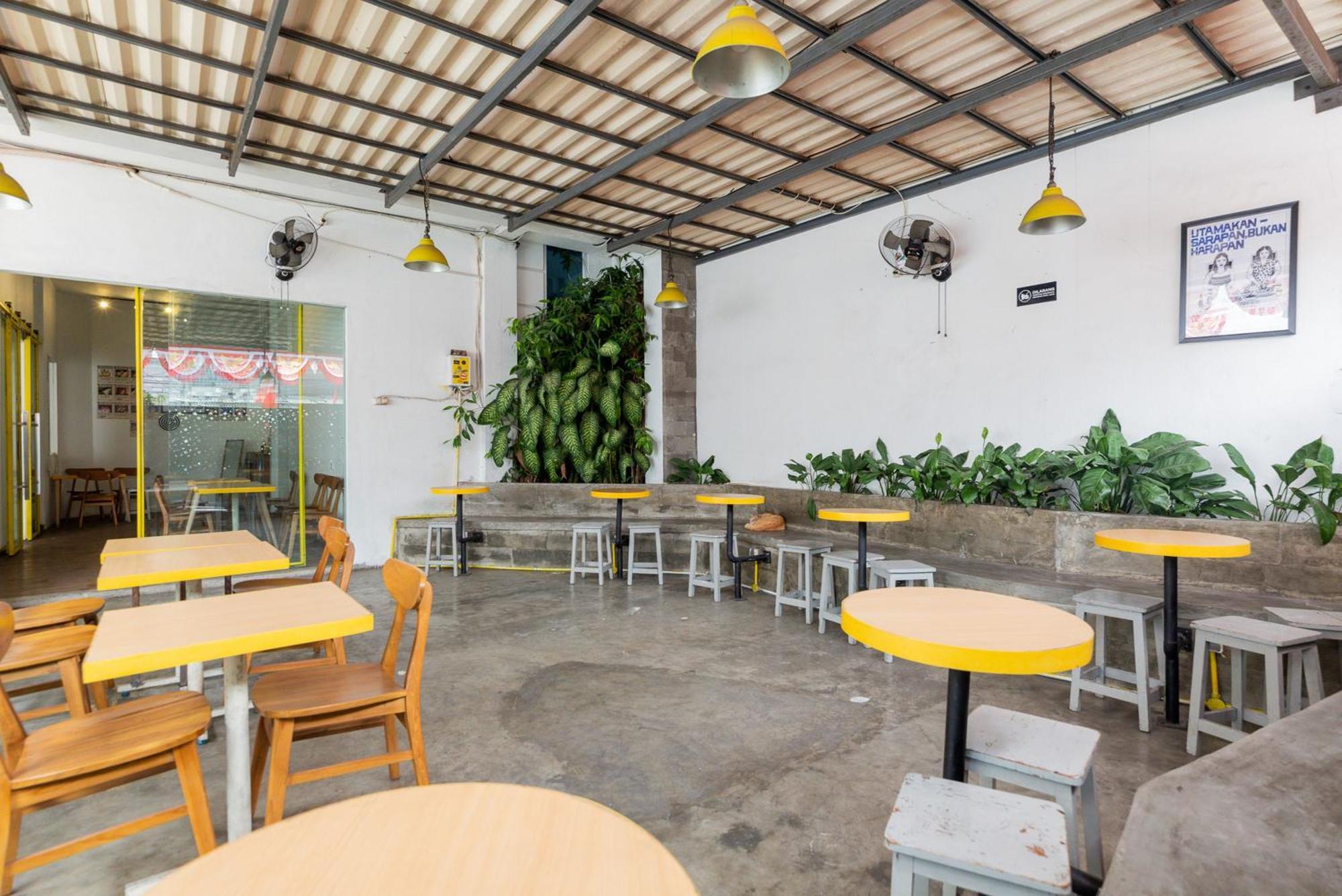 RedDoorz Plus Syariah near Mall Pondok Indah Jakarta Exterior foto